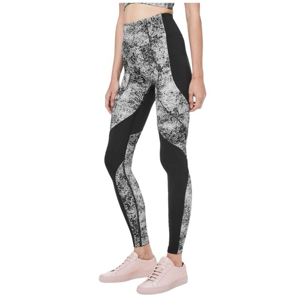 lululemon athletica Pants - Lululemon Sweat & Repeat Tight *28"
Black / Serigraph Starlight Black Multi sz 8